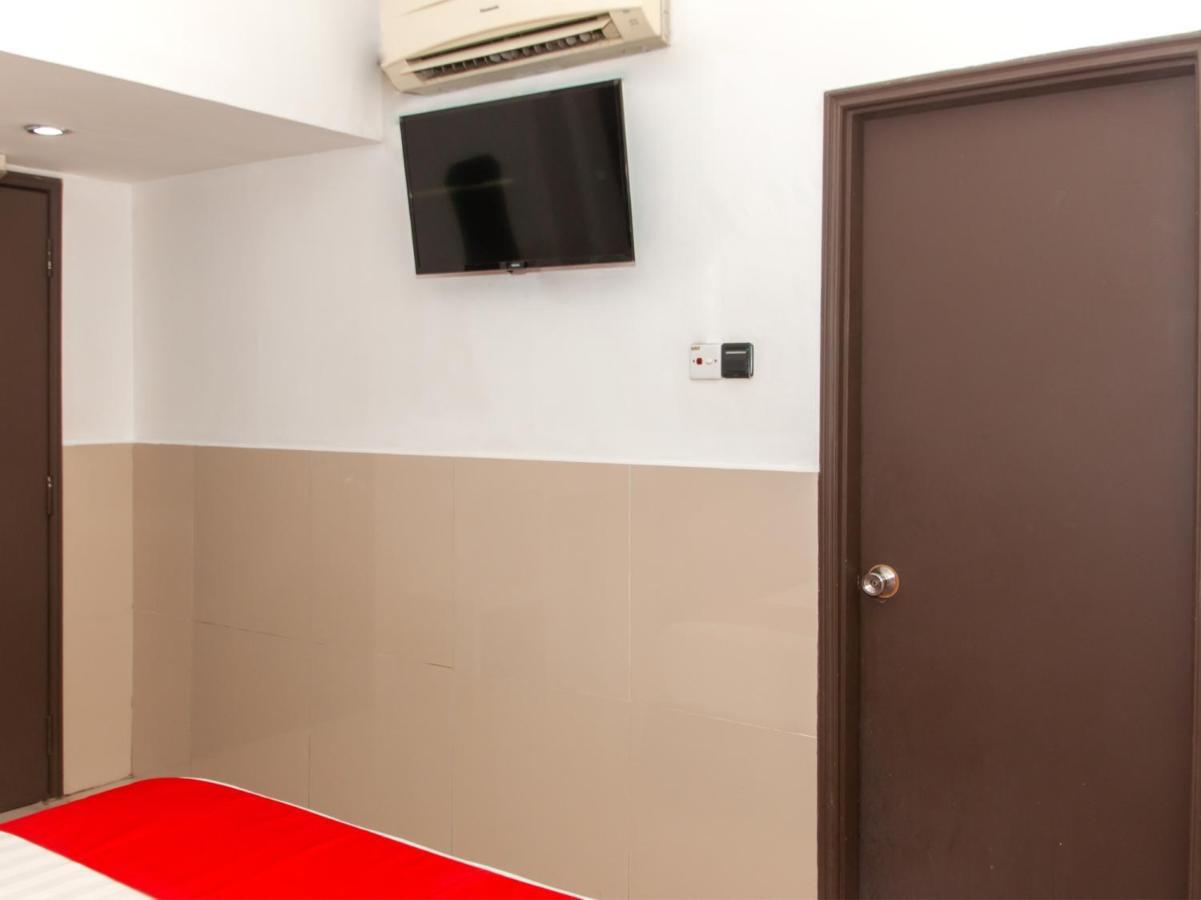 Oyo 89851 Leila Hotel SDK Dış mekan fotoğraf